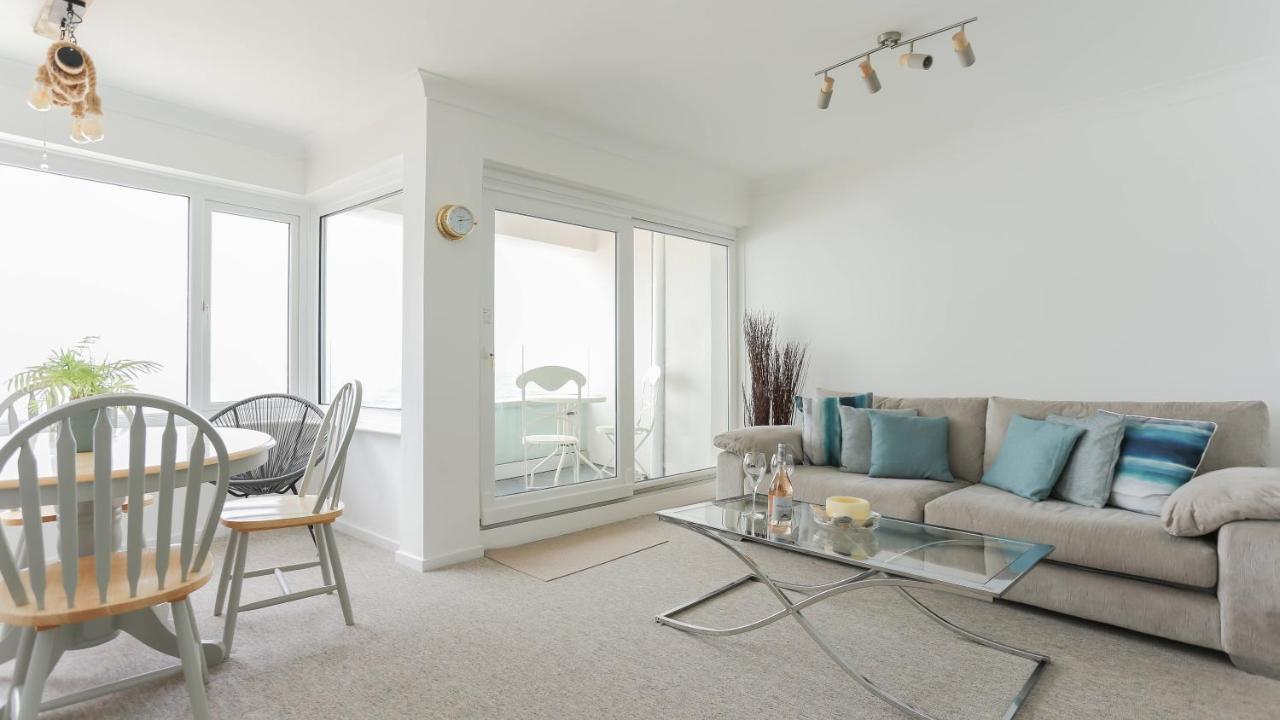 Tides - Beach Front Apartment In Bracklesham Bay Chichester Exteriör bild