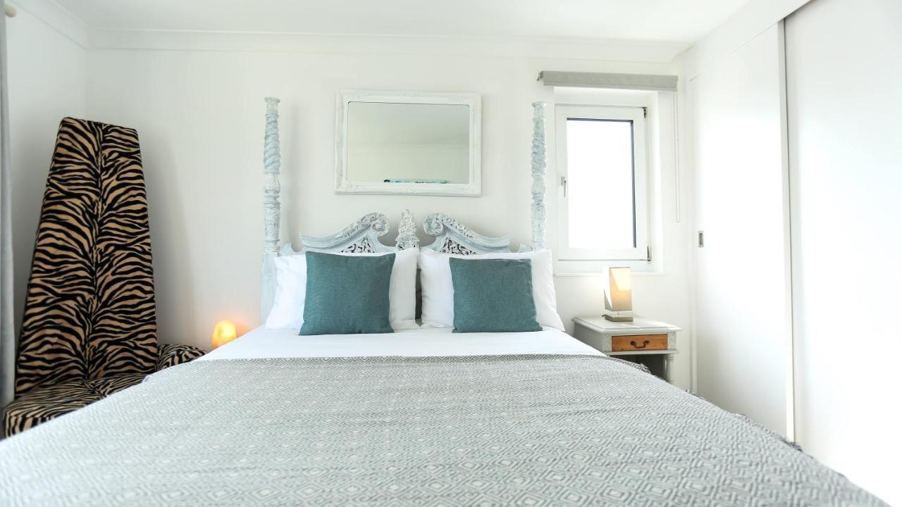 Tides - Beach Front Apartment In Bracklesham Bay Chichester Exteriör bild