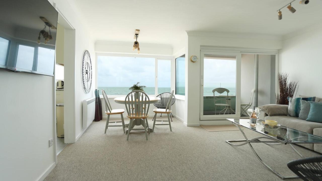 Tides - Beach Front Apartment In Bracklesham Bay Chichester Exteriör bild