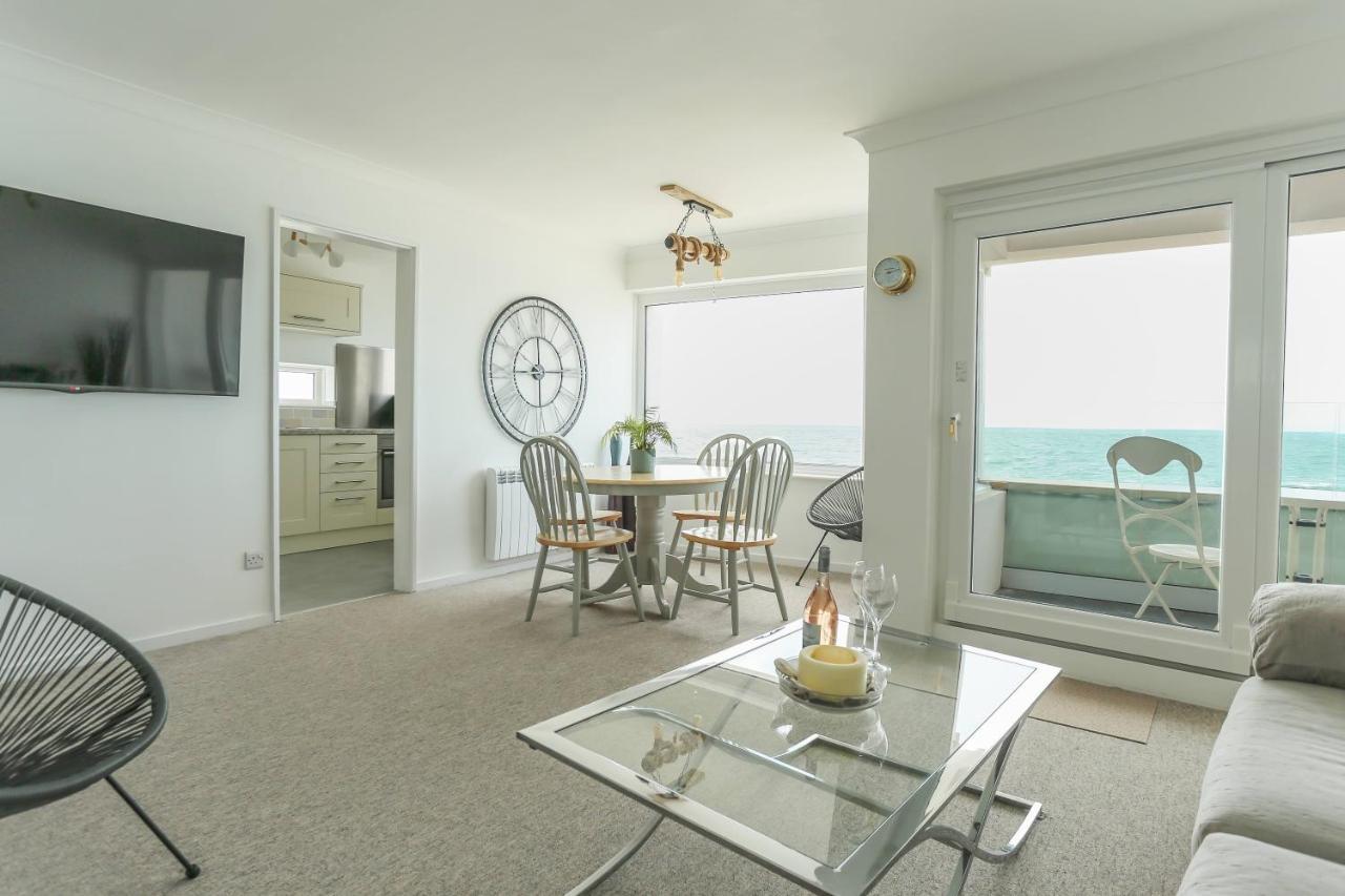 Tides - Beach Front Apartment In Bracklesham Bay Chichester Exteriör bild