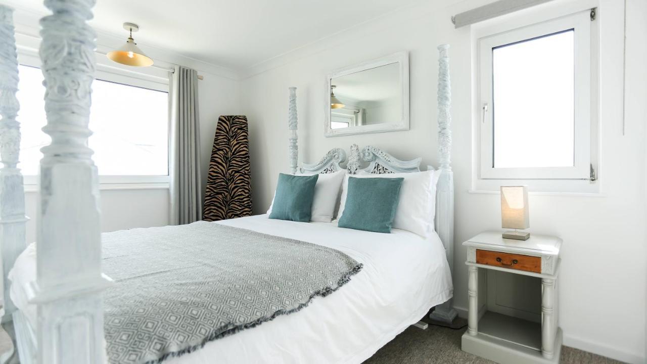 Tides - Beach Front Apartment In Bracklesham Bay Chichester Exteriör bild
