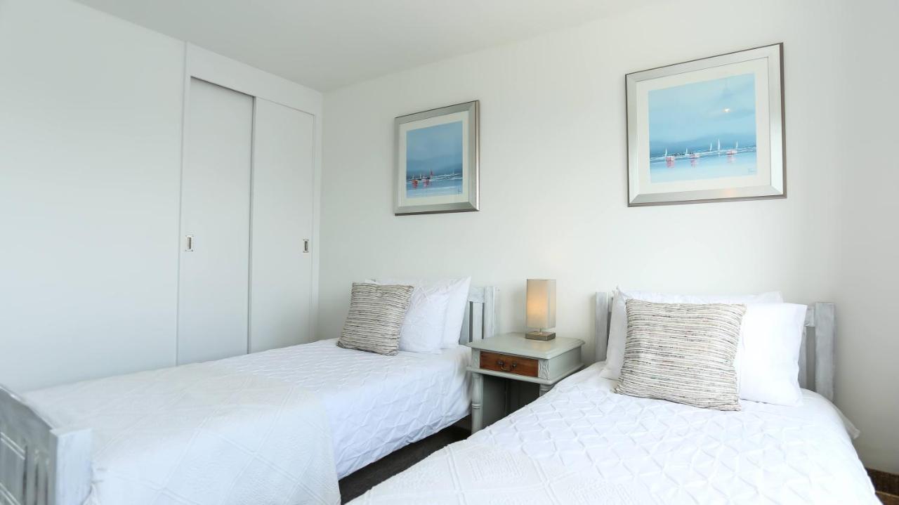 Tides - Beach Front Apartment In Bracklesham Bay Chichester Exteriör bild