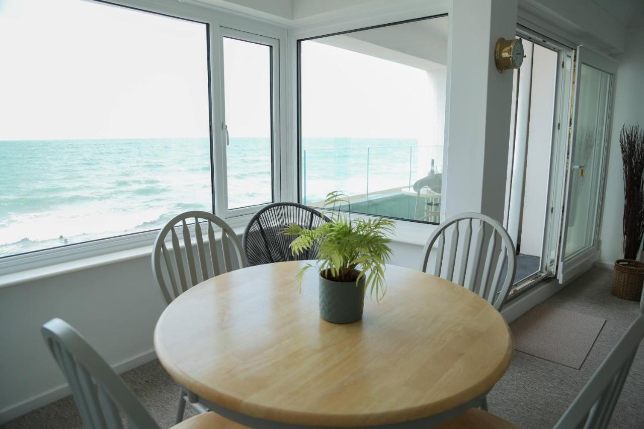 Tides - Beach Front Apartment In Bracklesham Bay Chichester Exteriör bild