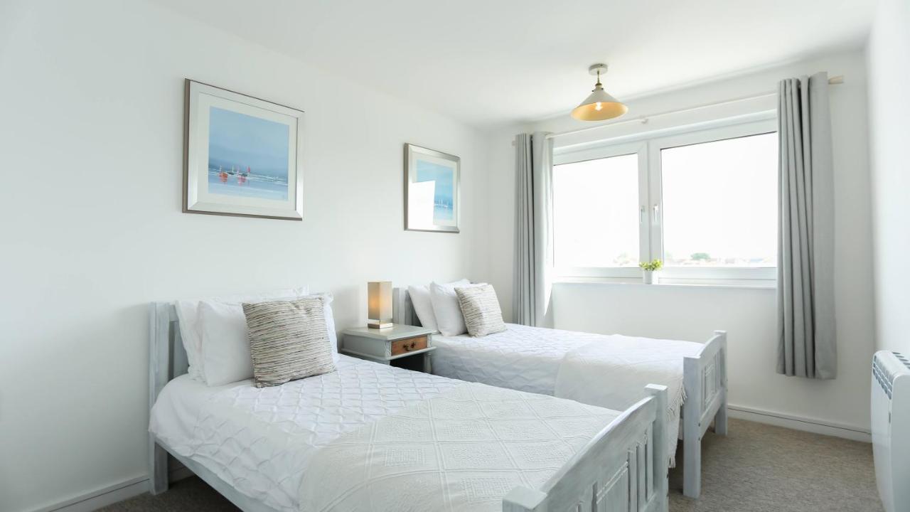 Tides - Beach Front Apartment In Bracklesham Bay Chichester Exteriör bild