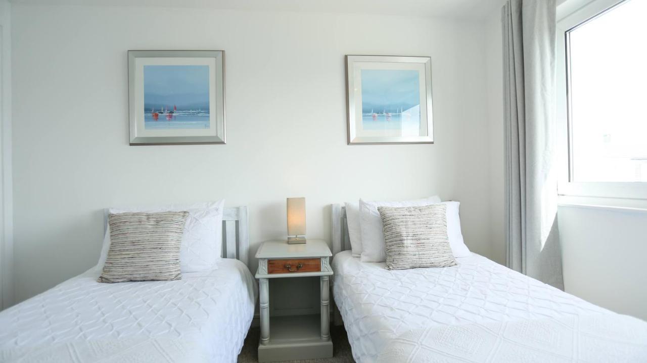 Tides - Beach Front Apartment In Bracklesham Bay Chichester Exteriör bild